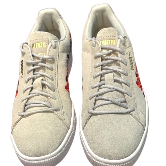NWOT-Puma Women's Suede Classic Embroidered Floral Sneakers in Grey/White - Picture 3 of 15